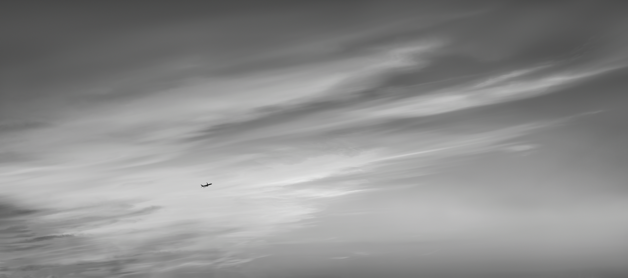 403 megapixels! A very high resolution, large-format, black & white aviation photograph created by Dan Piech in New York City.