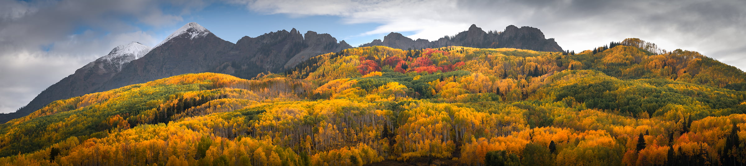 469 megapixels! A very high resolution, wallpaper photo of a Colorado landscape with autumn trees in the foreground and mountains in the background; photograph created by Jeff Lewis in Crested Butte, Colorado.