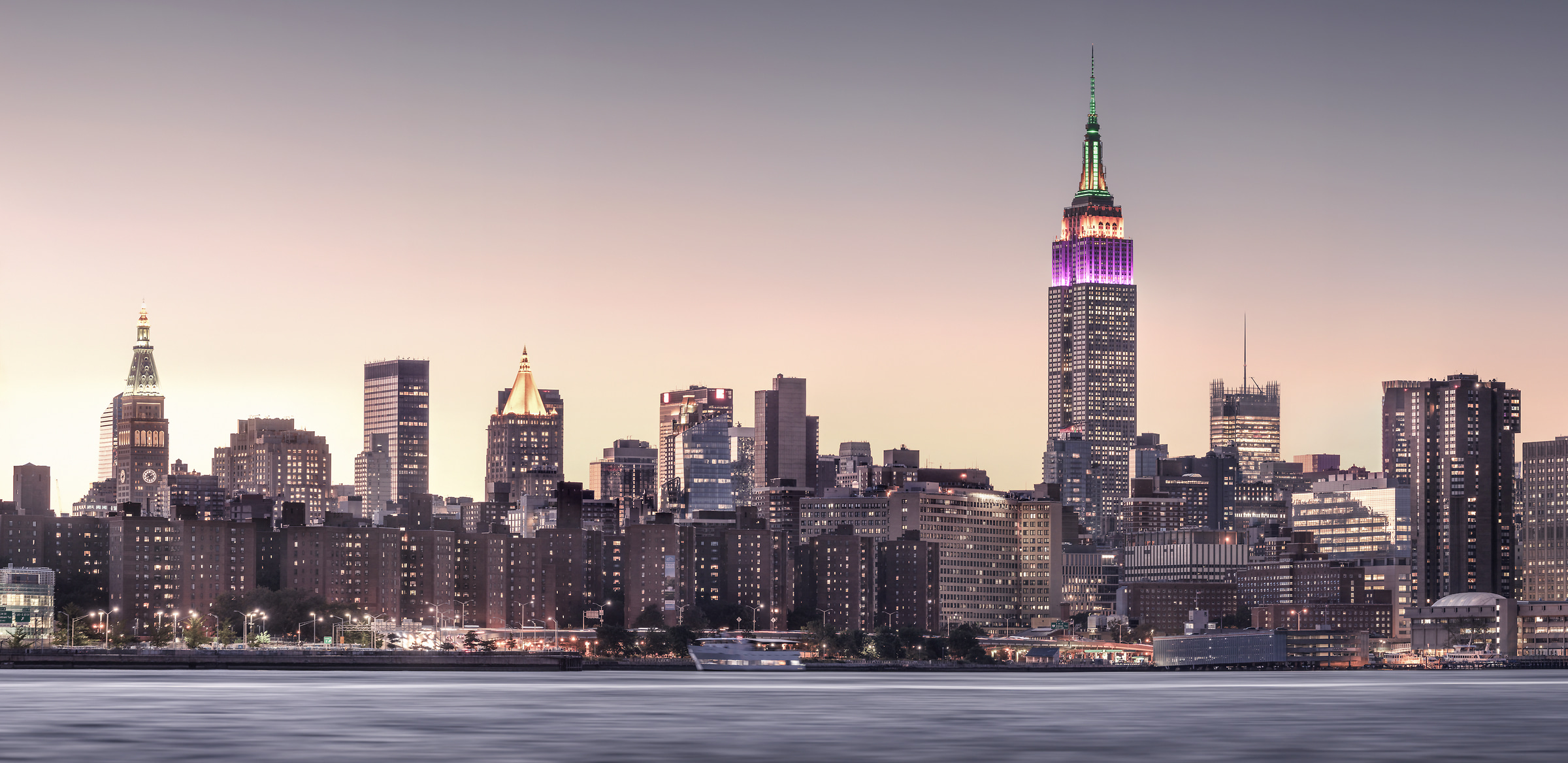 482 megapixels! Ultra high resolution cityscape VAST photo of the Empire State Building and Manhattan skyline at sunset in NYC; created by Dan Piech