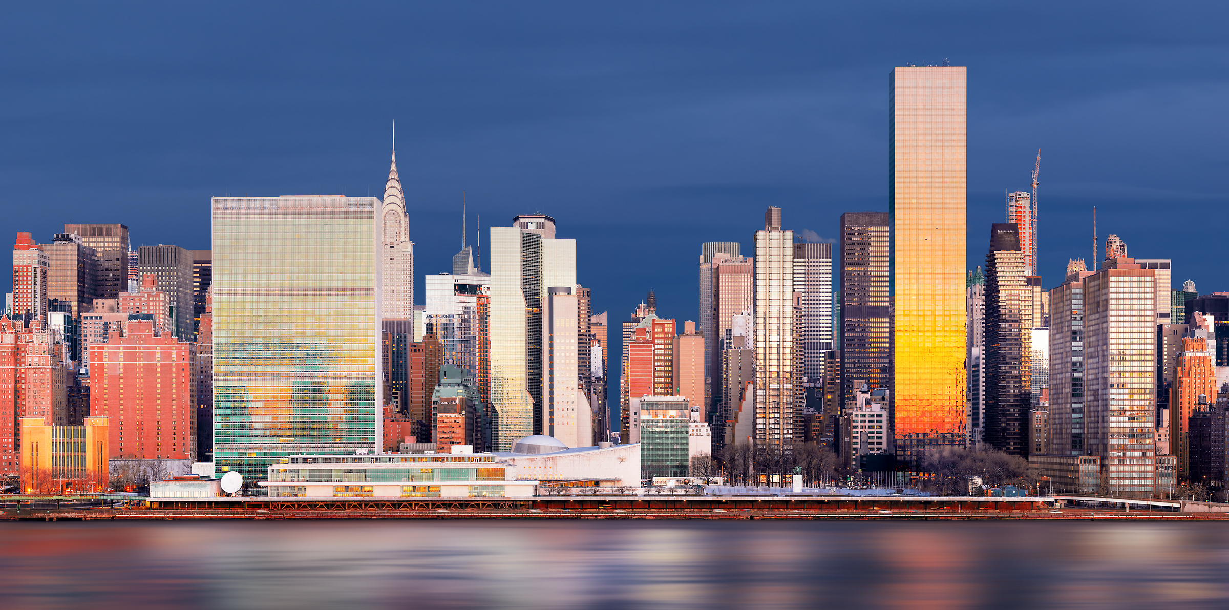 542 megapixels! A very high resolution, large-format VAST photo of the New York City skyline and buildings; gigapixel photograph created by Dan Piech in Manhattan.