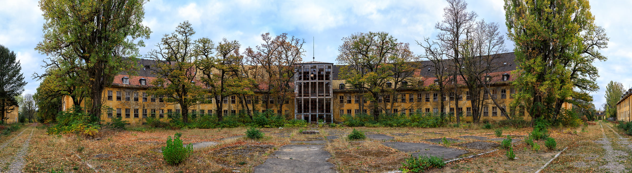 1,054 megapixels! A very high resolution, large-format VAST photo of a creepy abandoned building; panorama photograph created by Scott Dimond in Juterbog, Germany.