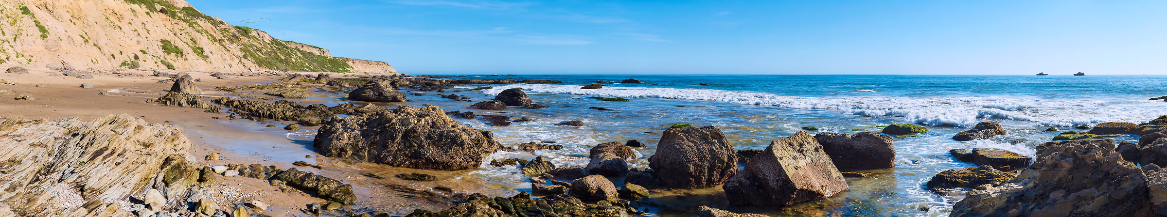 1,405 megapixels! A very high resolution, large-format VAST photo of a seascape with the beach, rocks, sand, and waves; panorama photograph created by Jim Tarpo in Newport Beach, California