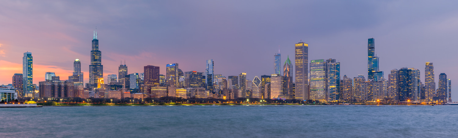 Photos of the Chicago skyline at sunset - VAST