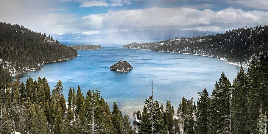 An example ultra-high-resolution photo of a lake from VAST.